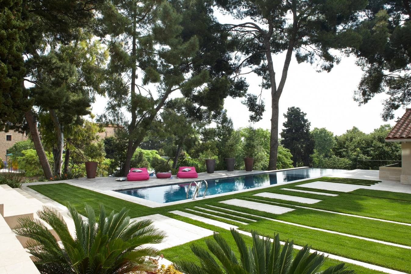 Jardín, piscina y spa Castellet, Castellet — Fotografía 12
