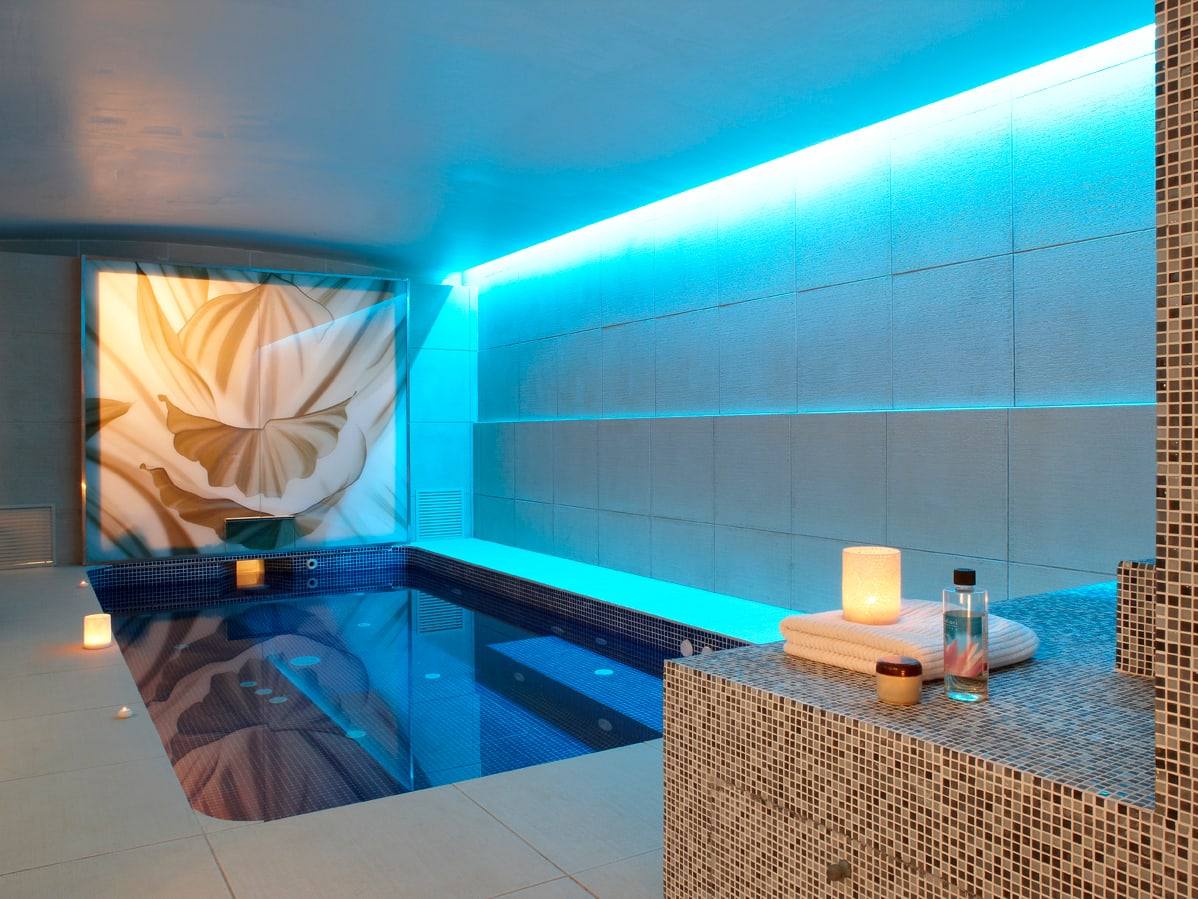 Jardín, piscina y spa Castellet, Castellet — Fotografía 17